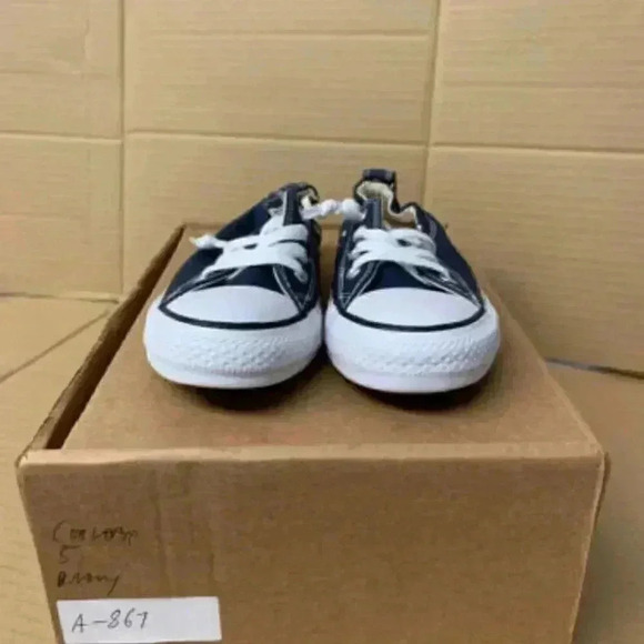 K. (867). NEW! Converse-Navy-US 5 Women's - Picture 3 of 4